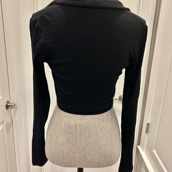 NA-KD Black Long Sleeve Ribbed Collar Detail Crop Top
Size Small - Picture 10 of 13